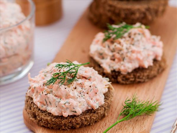 Smoked salmon pâté served on toasted bread, garnished with fresh dill